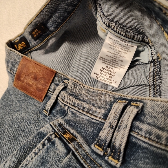 💙NWT Lee Modern Vintage High Rise No Stretch, Pleated Mom Jean, Acid Wash, 29 - Picture 13 of 15